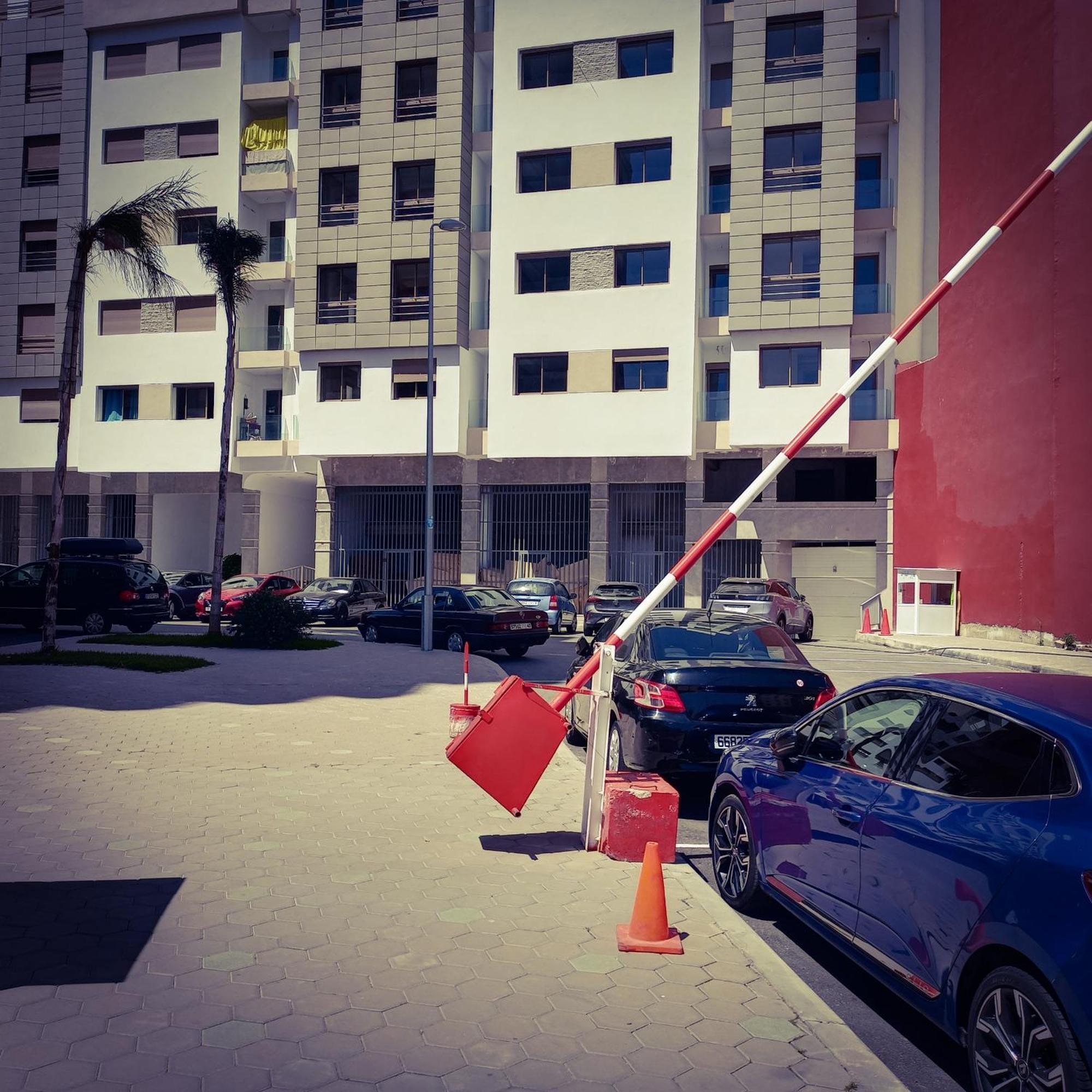 Super Apartement Totalement Neuf Et Climatise A Cote Du Centre Commercial Marjane M2 タンジェ エクステリア 写真