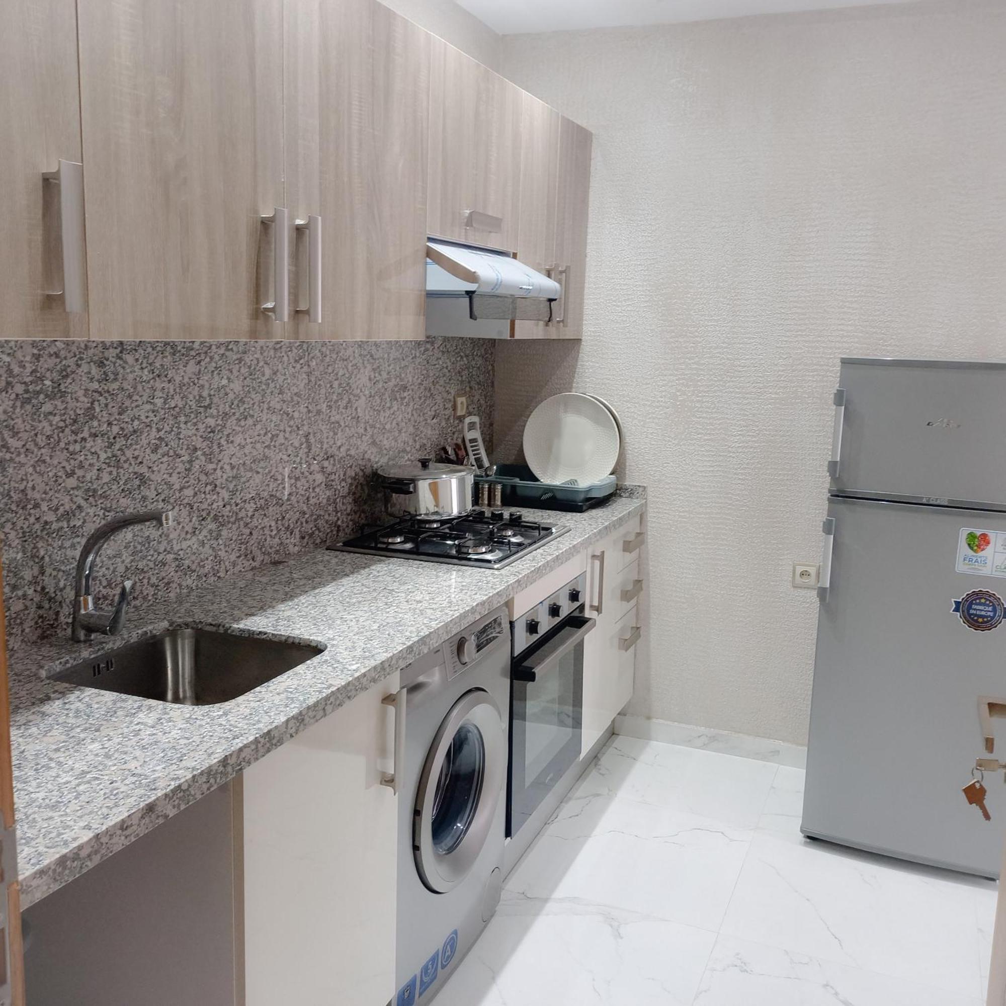 Super Apartement Totalement Neuf Et Climatise A Cote Du Centre Commercial Marjane M2 タンジェ エクステリア 写真