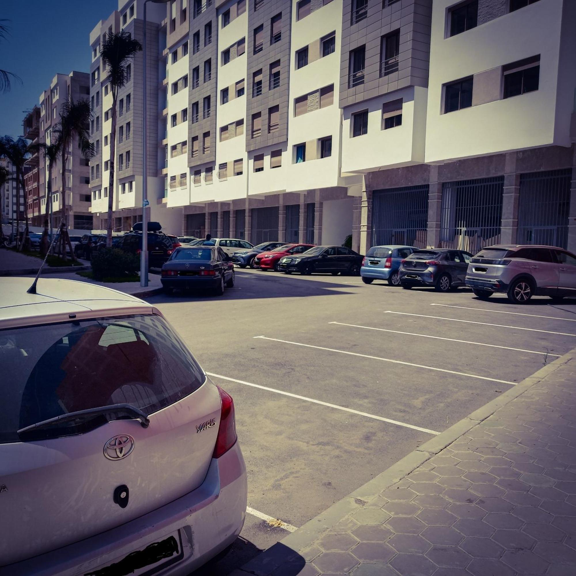 Super Apartement Totalement Neuf Et Climatise A Cote Du Centre Commercial Marjane M2 タンジェ エクステリア 写真